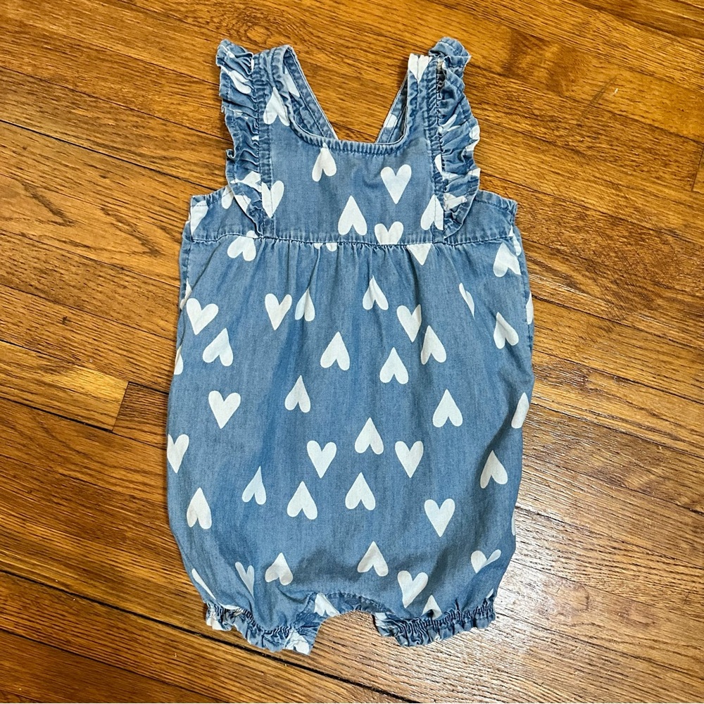 Carter’s hearts bubble suit romper Size 9 months